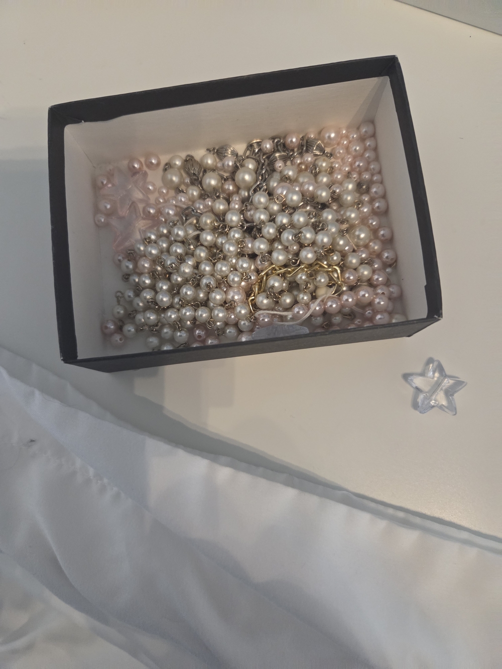 Brokem Faux Pearl And Clear Star Gems